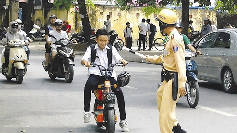 An toàn khi đi xe đạp điện